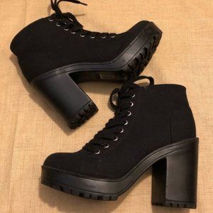 Black Chunky Chelsea Heeled Boots